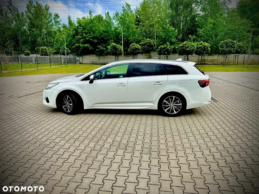Toyota Avensis 2.0 D-4D Premium - 11