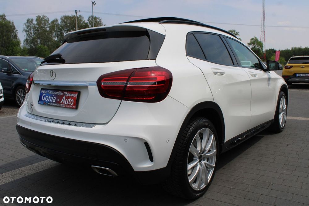 Mercedes-Benz GLA - 12