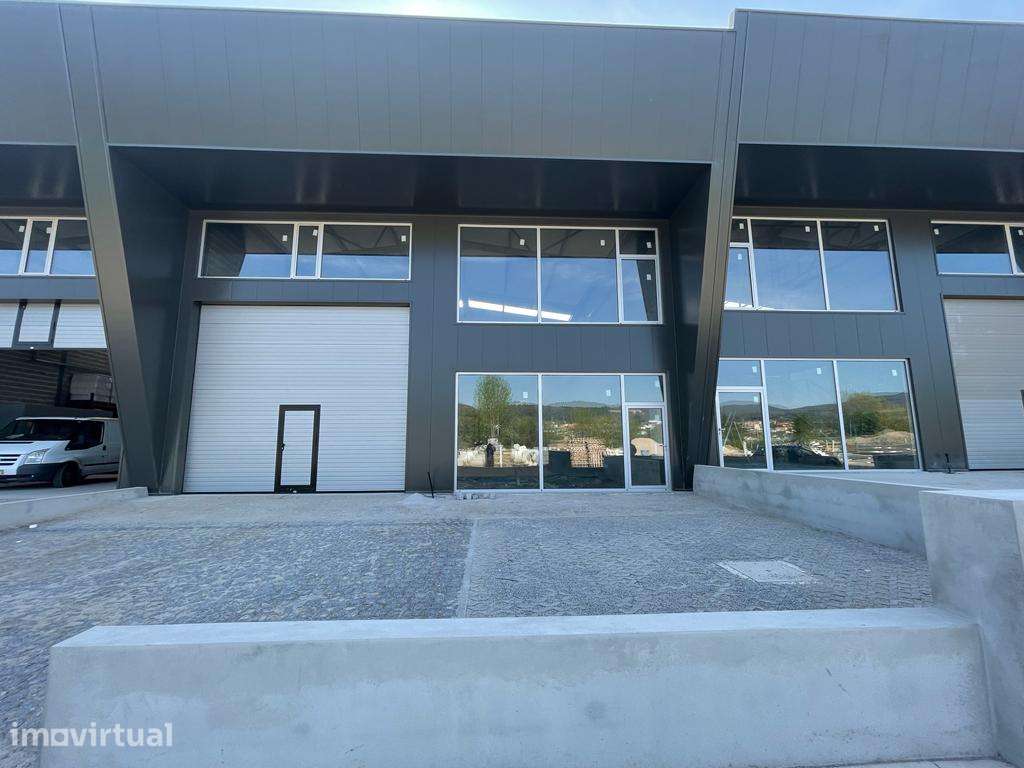 Arrenda-se excelente armazém Industrial em Lousada, junto à A41 - Grande imagem: 2/13