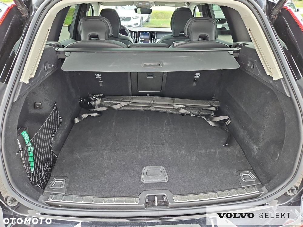 Volvo XC 60 T6 AWD Plug-in Hybrid Plus Dark - 29