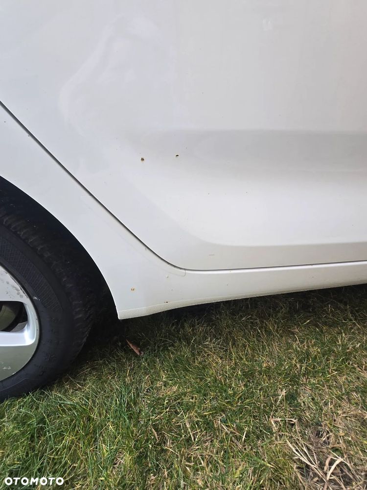 Kia Carens 1.6 GDI L - 10