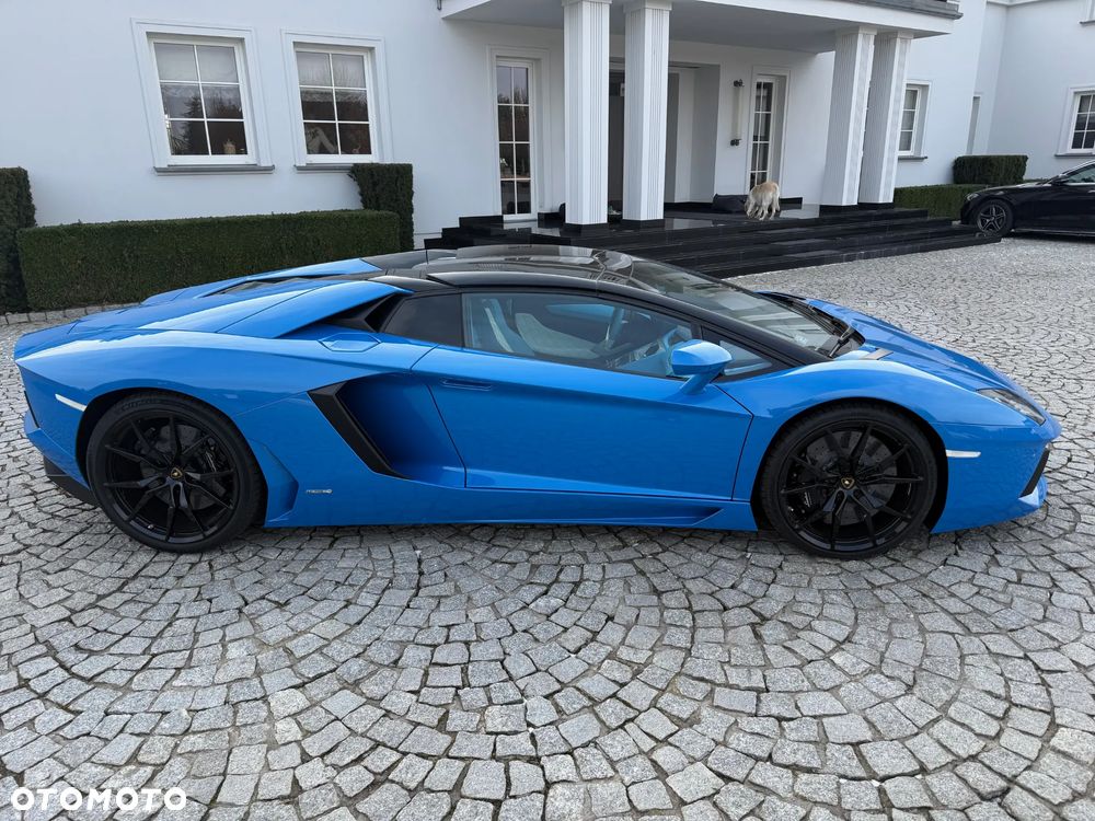 Lamborghini Aventador - 4