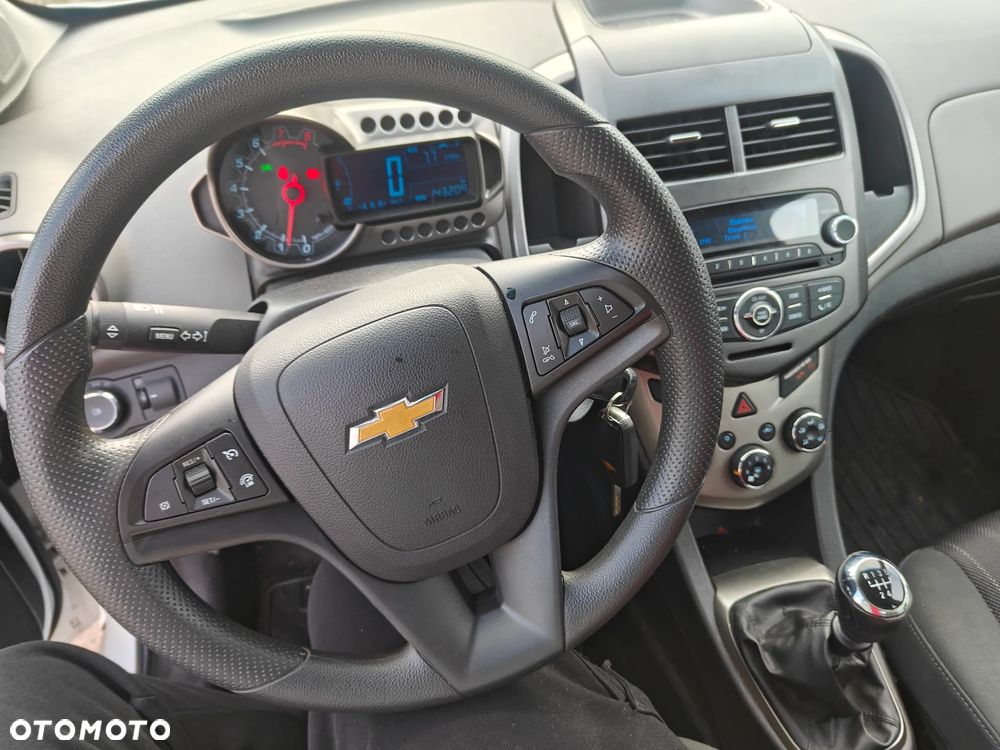 Chevrolet Aveo 1.2 LT - 16