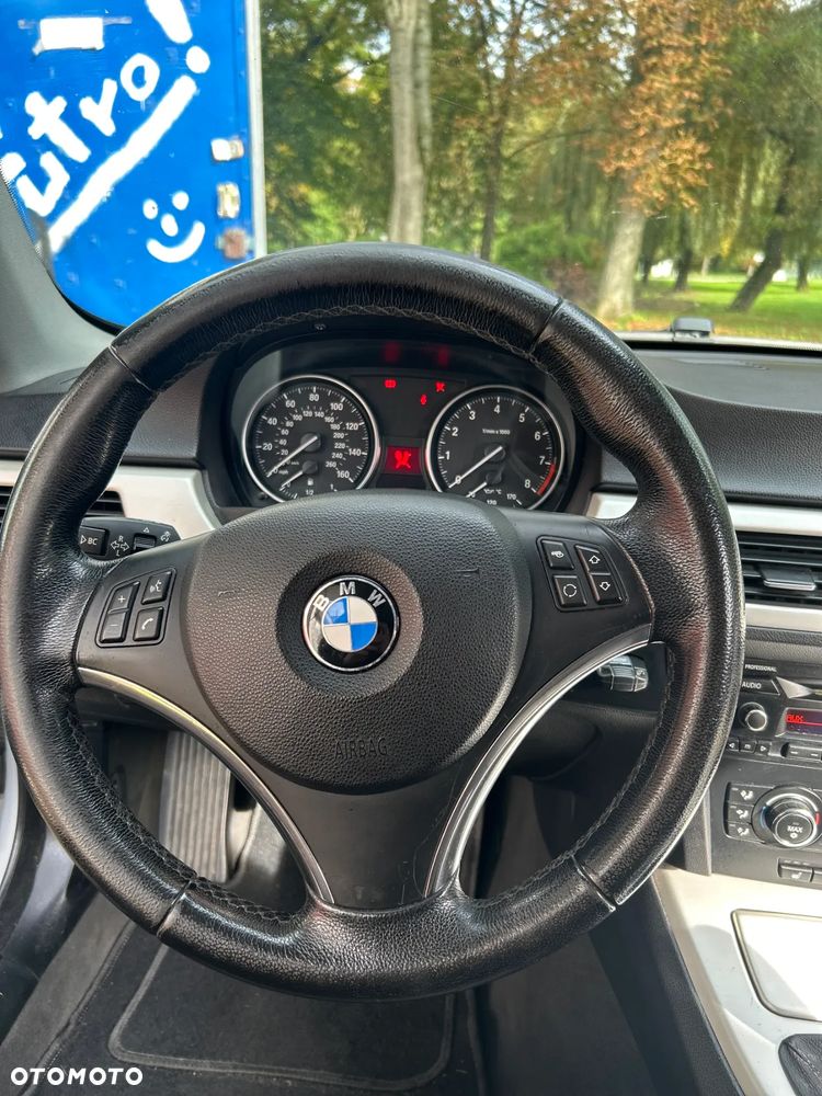 BMW Seria 3 330i Coupe - 15