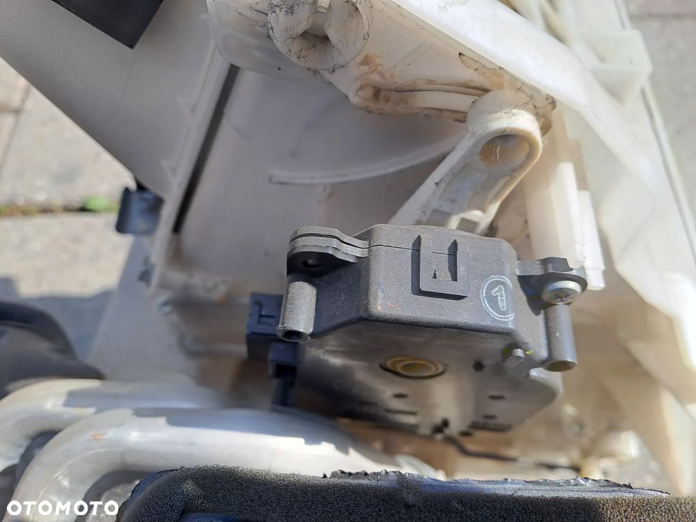 Toyota Prius II nagrzewnica dmuchawa Denso 87050-47100  443110-8773 - 6
