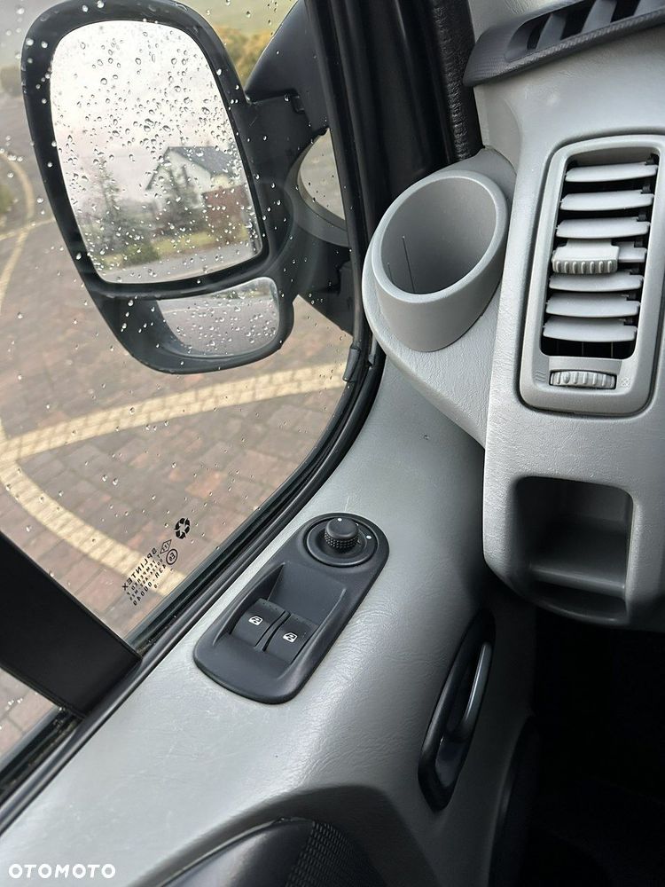 Opel Vivaro - 24
