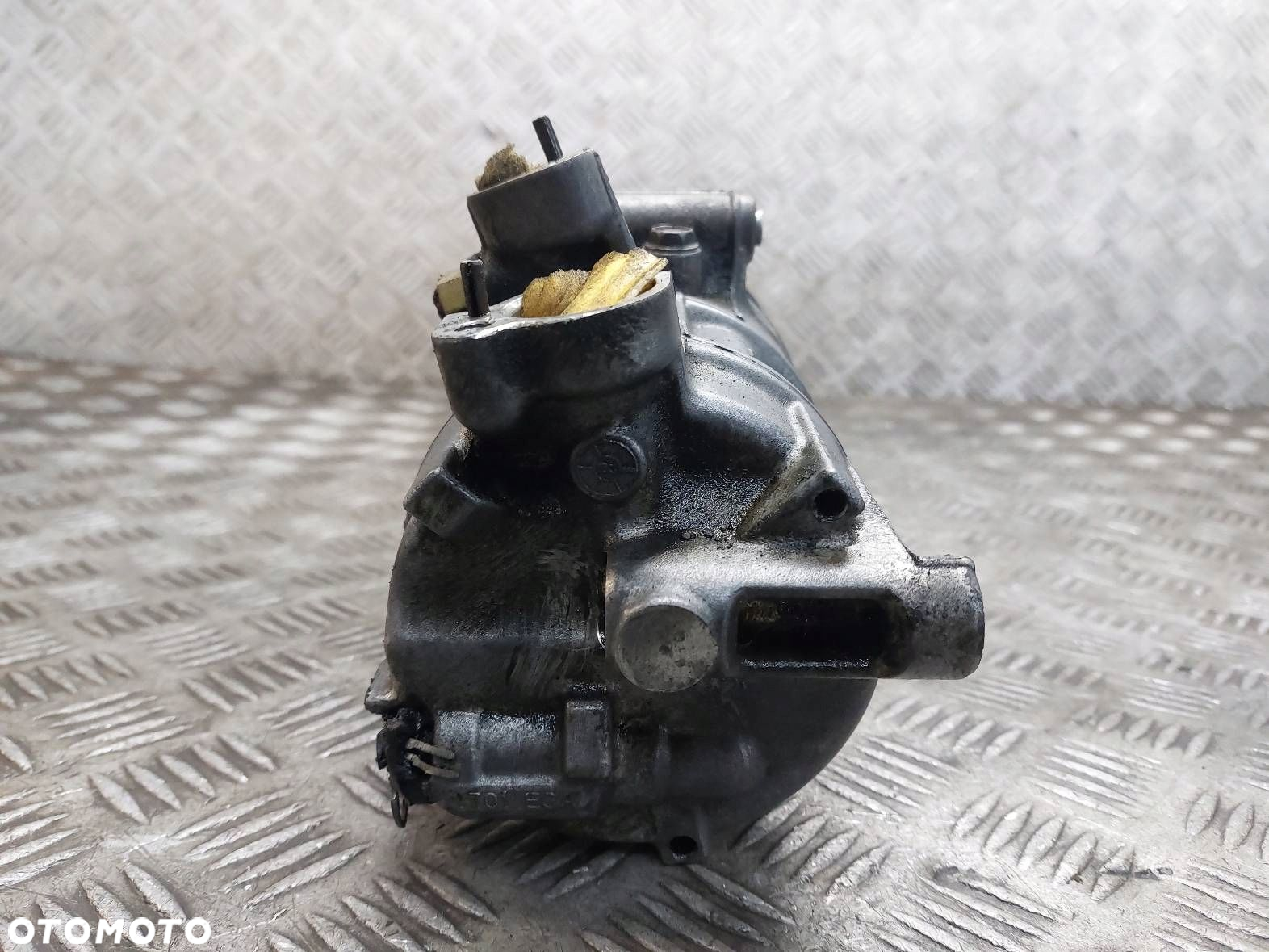 SPRĘŻARKA KOMPRESOR KLIMATYZACJI  VOLKSWAGEN GOLF VI 5N0820803C - 5
