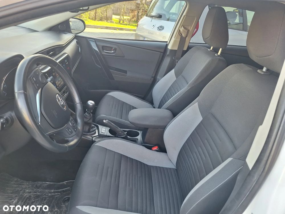 Toyota Auris 1.2 Turbo Design Edition - 6