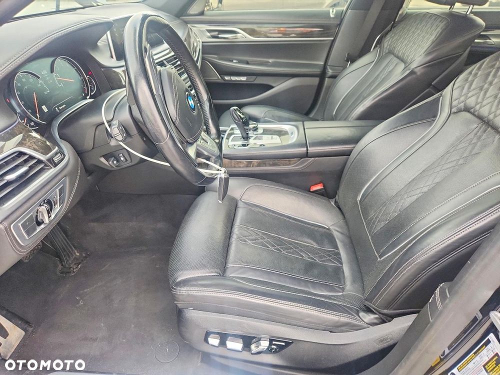 BMW Seria 7 750i xDrive - 9