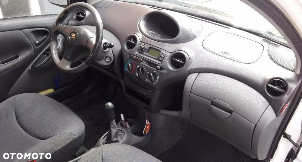 Toyota Yaris 1.0 Base - 4