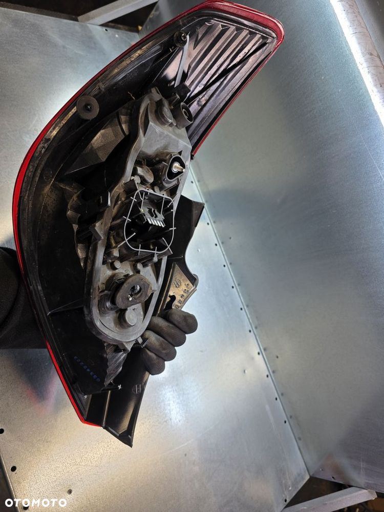 OPEL CORSA D 3D LAMPA TYLNA PRAWA DYMIONA EU - 3