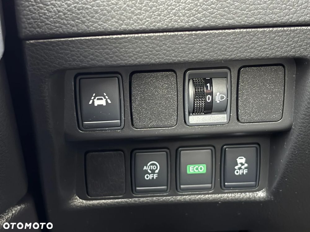 Nissan Qashqai 1.6 DCi Xtronic TEKNA - 26