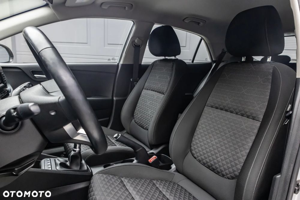 Kia Rio 1.2 L - 13