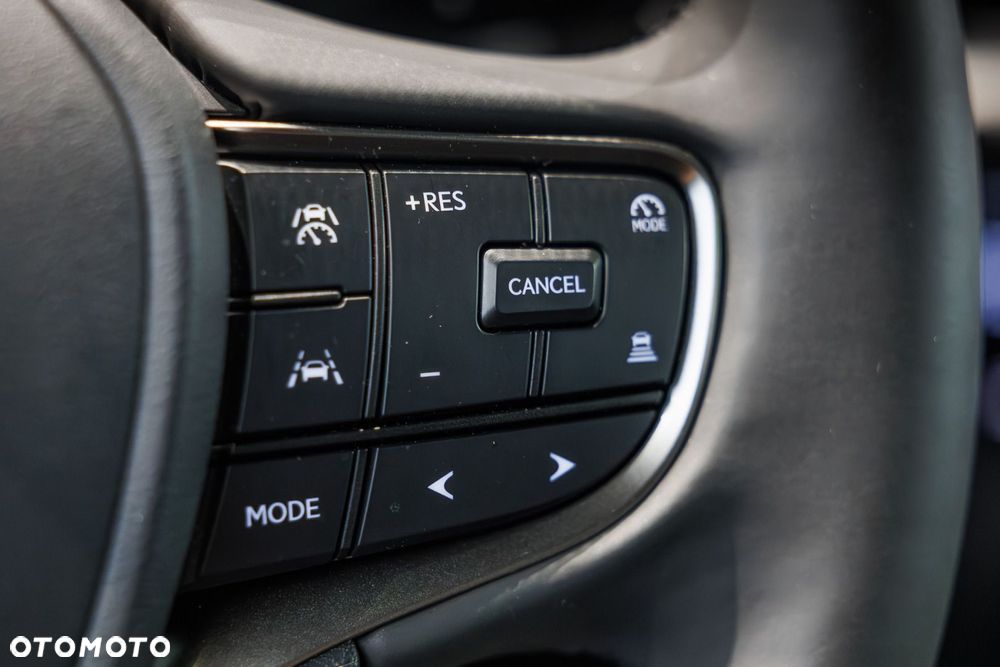 Lexus UX - 12