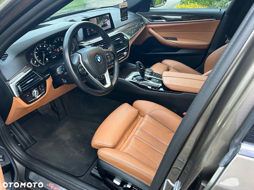 BMW Seria 5 540i xDrive Luxury Line sport - 6