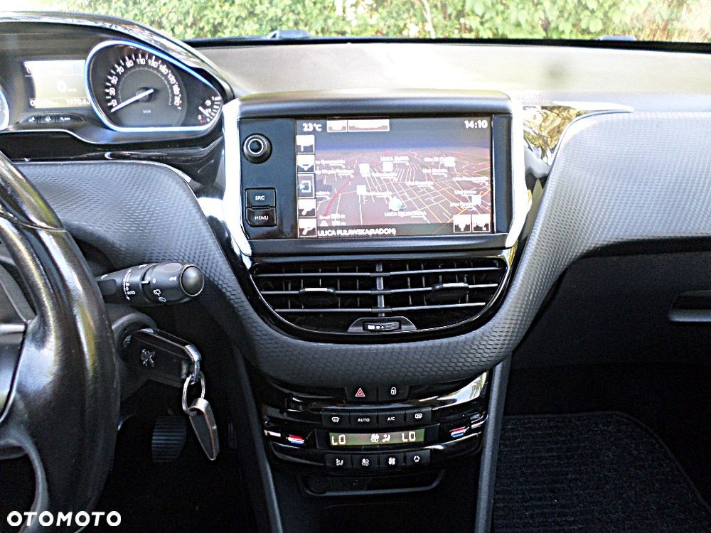 Peugeot 2008 BlueHDi 100 STOP & START Style - 12