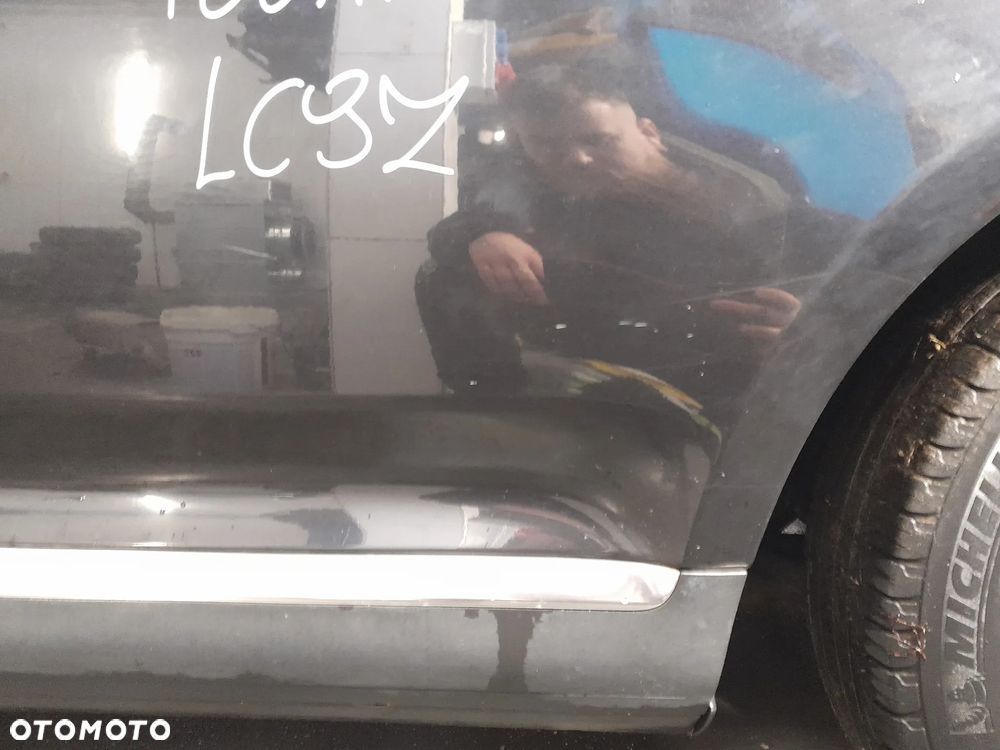 VW TOUAREG DRZWI LEWE TYLNE LEWY TYŁ W BŁOTNIK KOLOR: LC9Z - 6