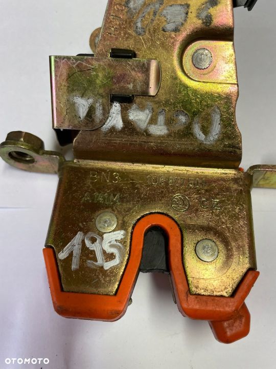 ZAMEK KLAPY SKODA OCTAVIA I SEDAN 1U6827501 - 2