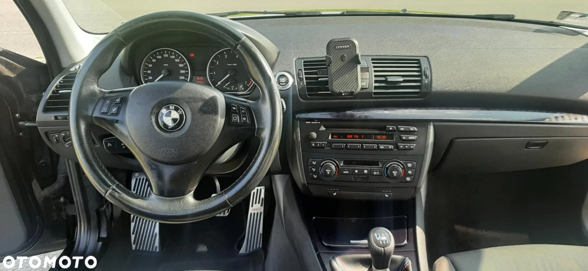 BMW Seria 1 116i - 24