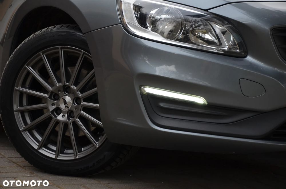 Volvo V60 D2 Momentum - 29