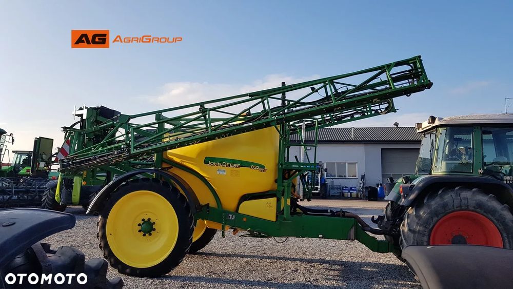 John Deere 832 - 7