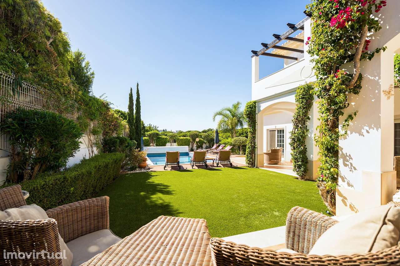 Elegante Moradia V4 na Balaia, a pé da praia - Grande imagem: 3/46