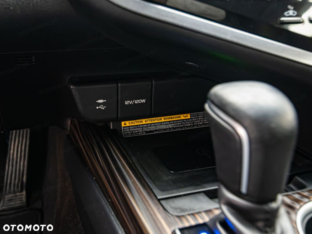 Toyota Camry 2.5 Hybrid Executive CVT - 24