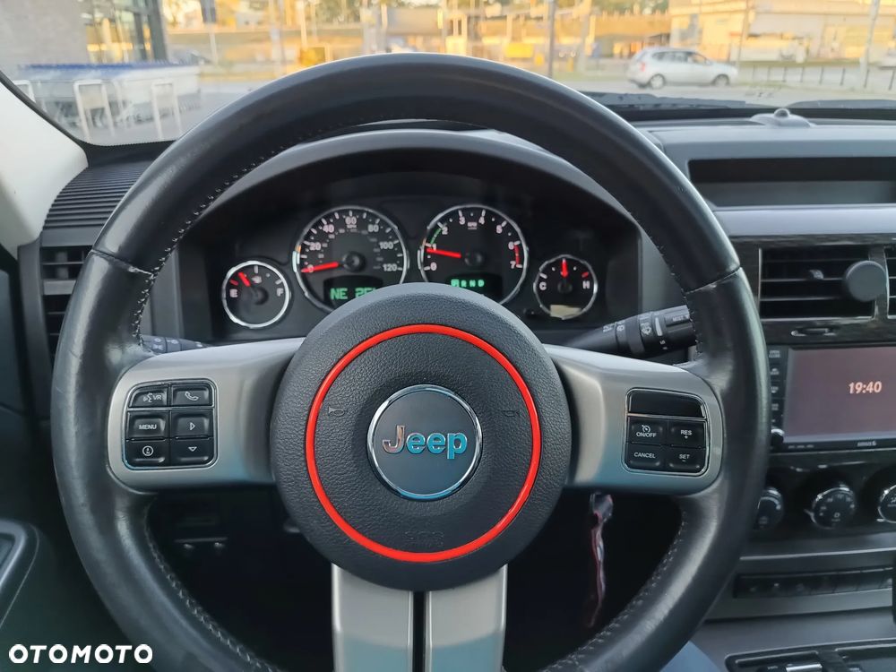 Jeep Liberty - 16