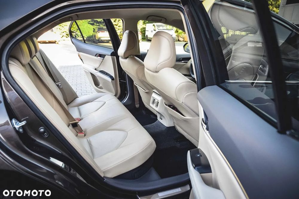 Toyota Camry 2.5 Hybrid Executive CVT - 37