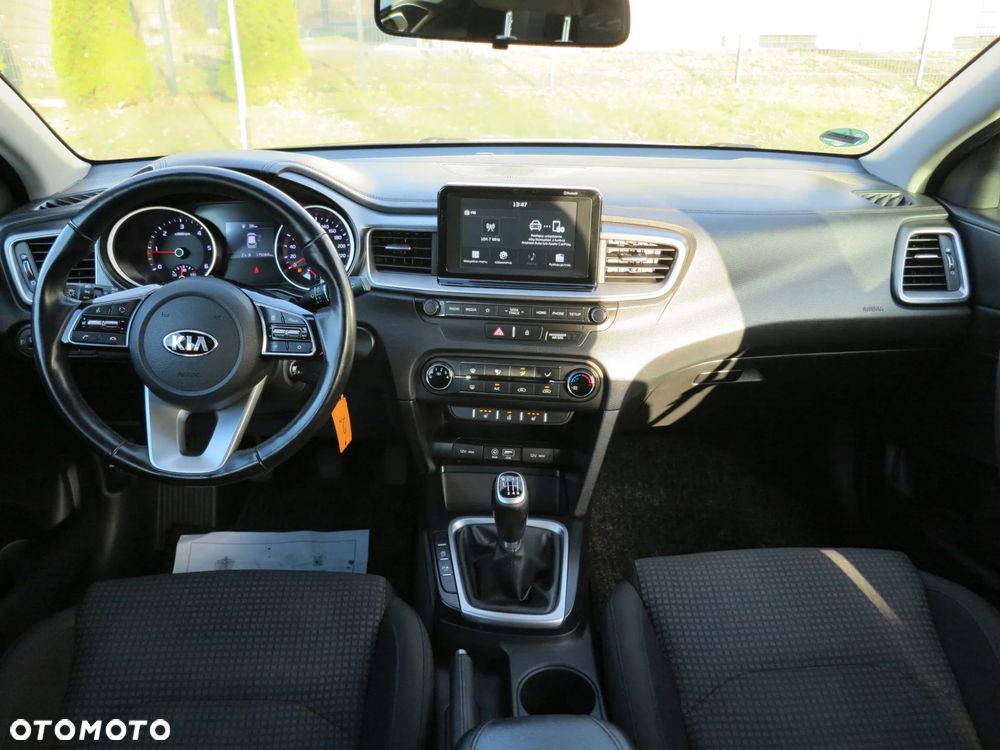 Kia Ceed - 10