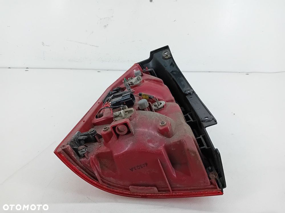 LAMPA TYLNA PRAWA HYUNDAI TUSCON I 92402-2E010 - 2
