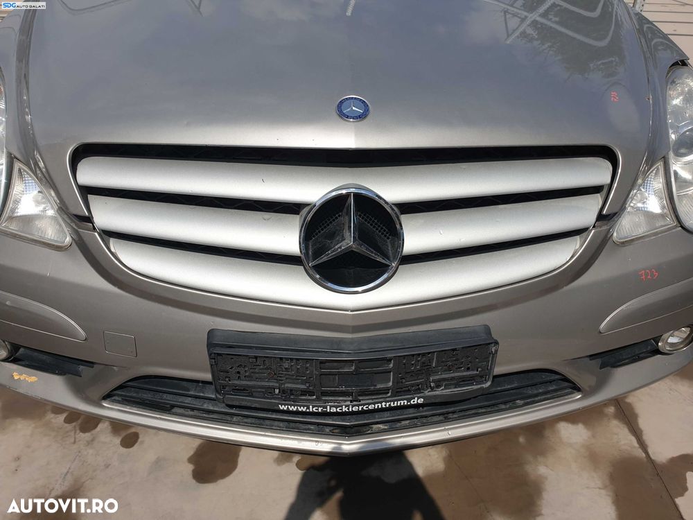 Grila cu Emblema de pe Bara Fata Mercedes Clasa R Class W251 2005 - 2010 Culoare C723 723 [K6693] - 1