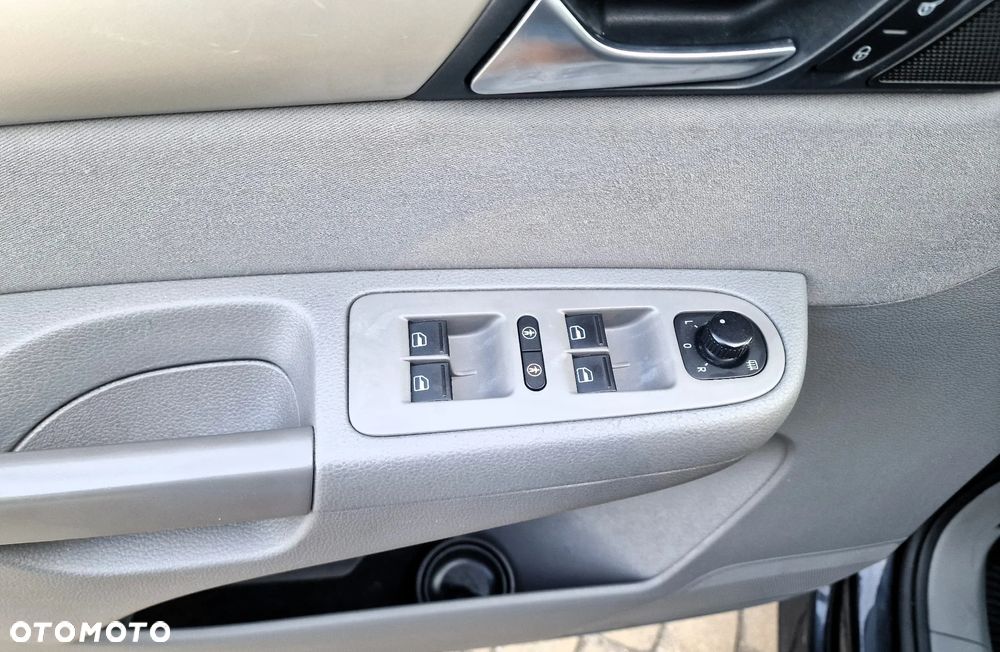 Seat Alhambra 2.0 TDI Reference DSG - 17