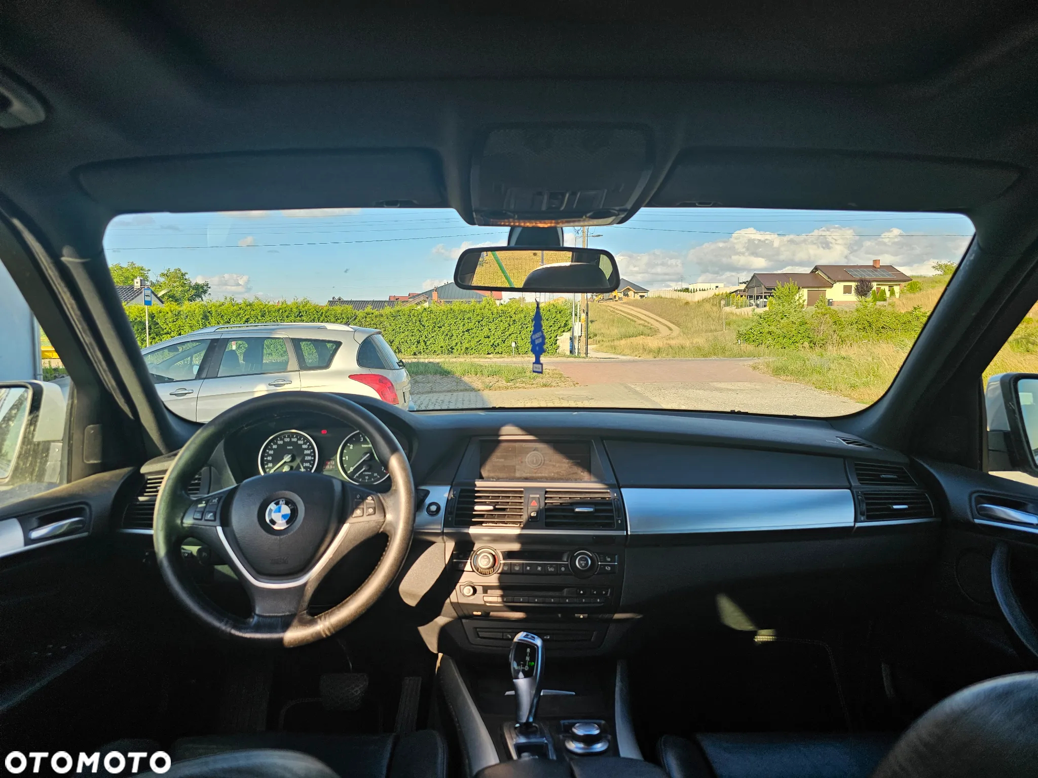 BMW X5 4.8i - 12