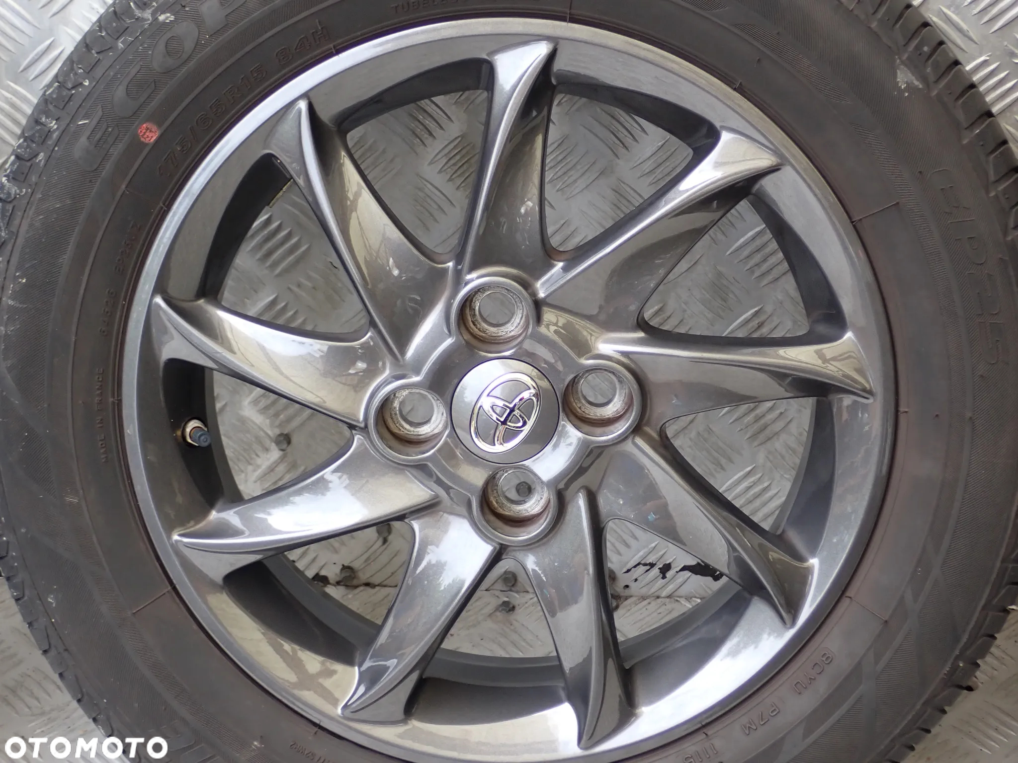 KOŁA FELGI ALUMINIOWE TOYOTA  5JX15 ET 39 4X100 PZ406-B067B Z OPONAMI ZIMA 175/65/15 1950 ZŁ - 5