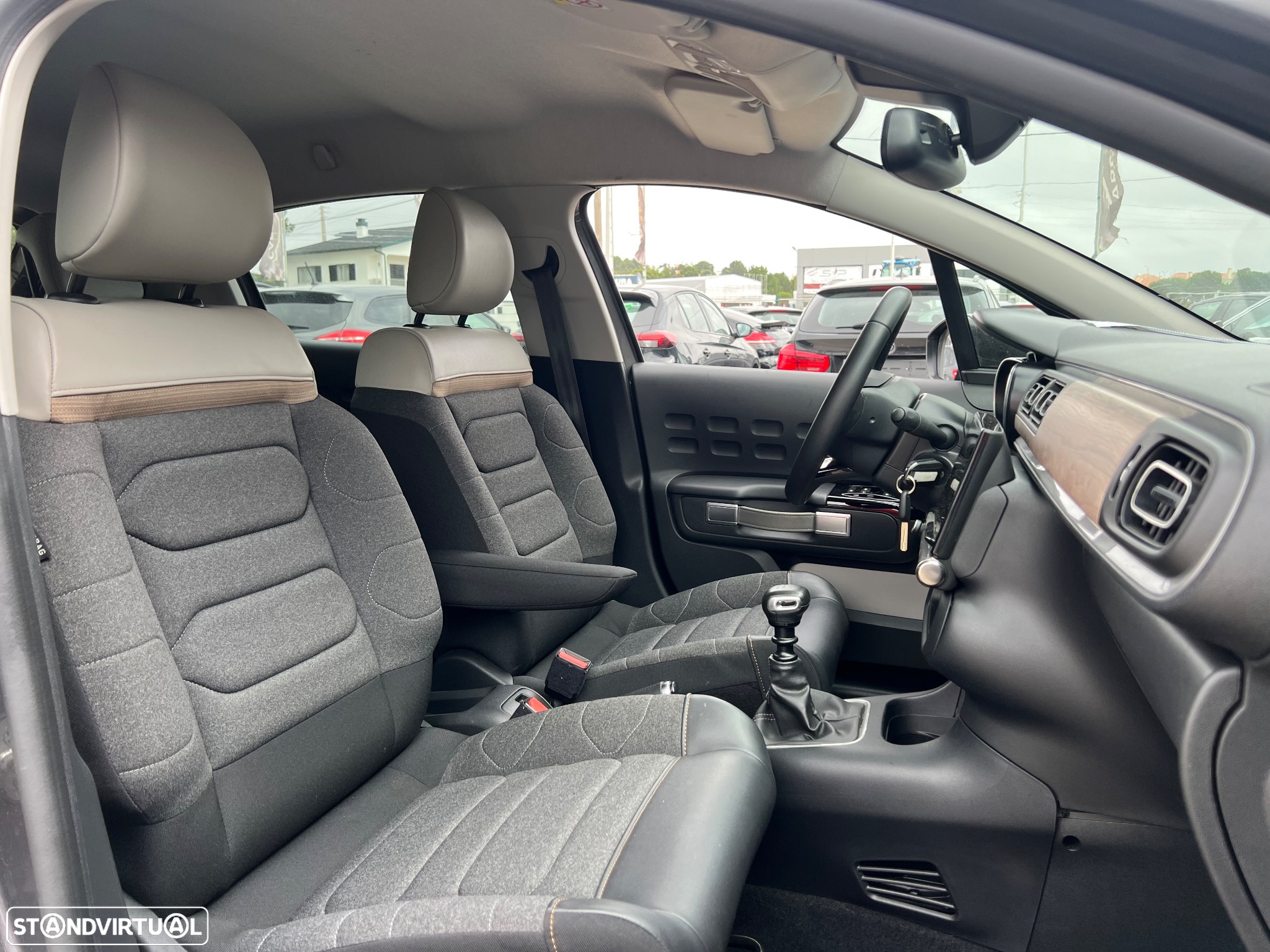 Citroën C3 1.2 PureTech Shine - 18