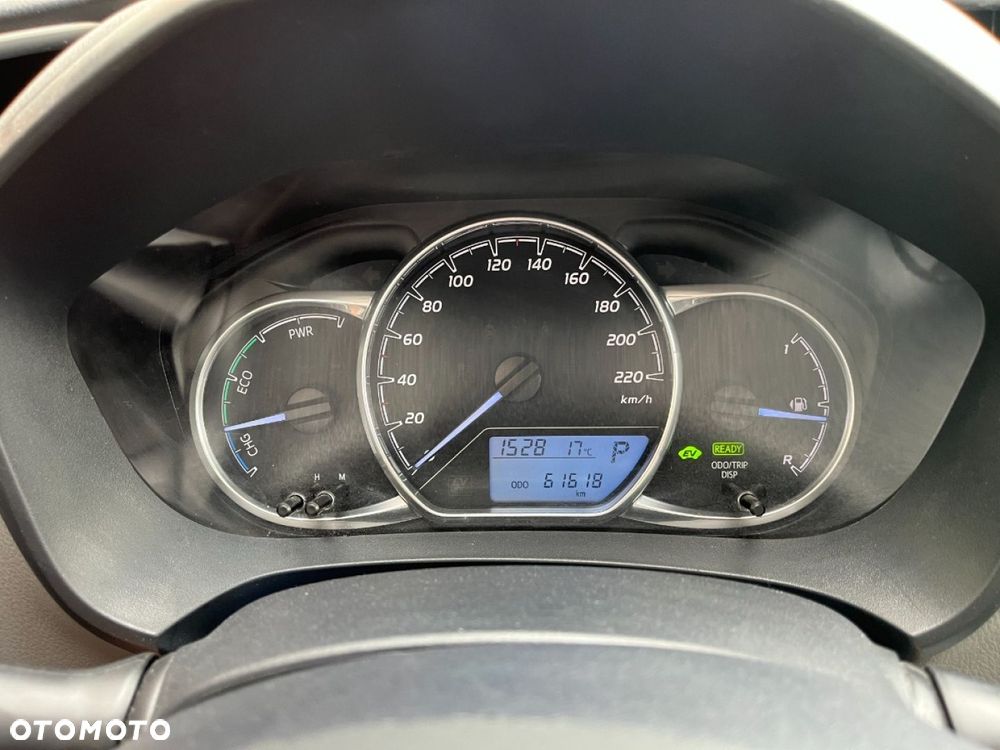 Toyota Yaris Hybrid 100 Business Edition - 8