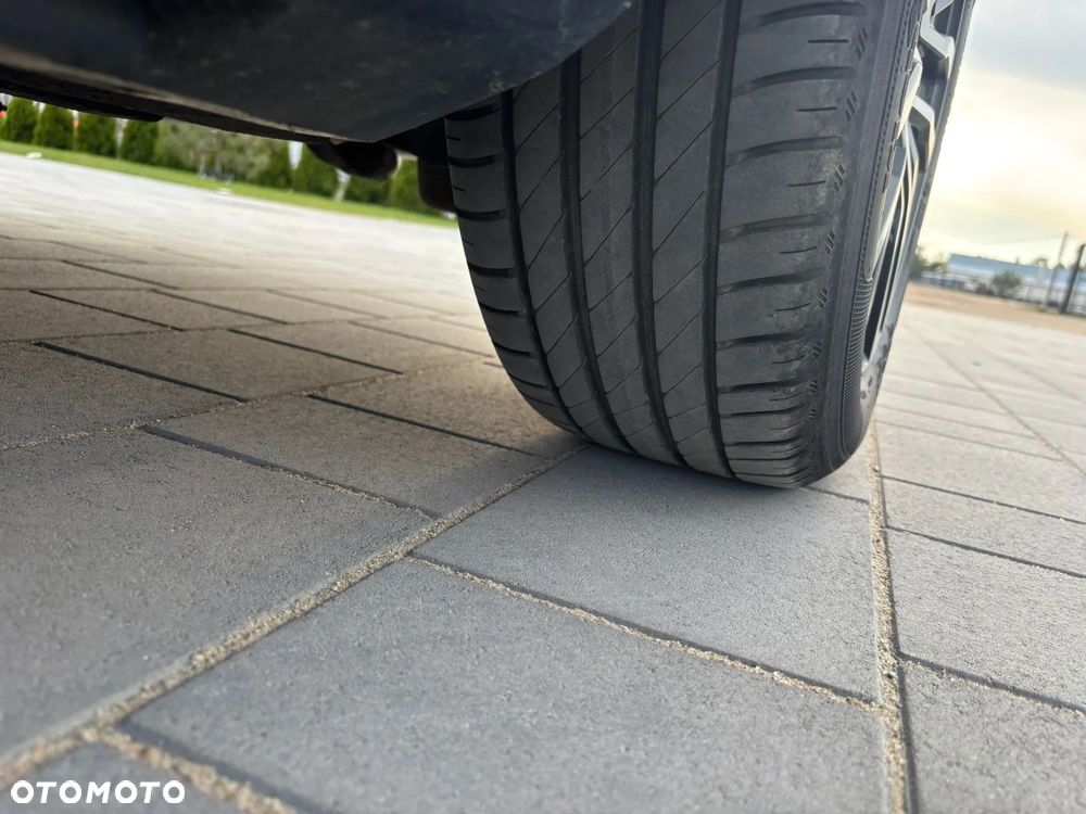 Volvo V40 D3 Geartronic RDesign - 32