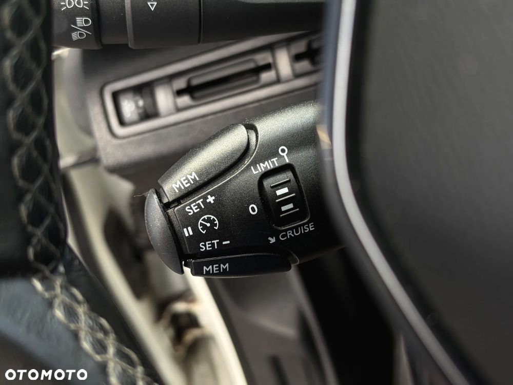 Peugeot 3008 BlueHDi 120 Stop & Start Allure - 25