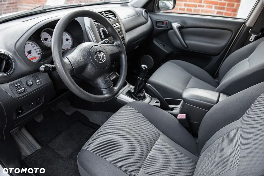 Toyota RAV4 1.8 VVT-i Terra 2WD - 15