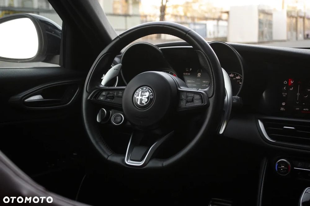 Alfa Romeo Giulia 2.0 Turbo 16V AT8-Q4 Ti - 11