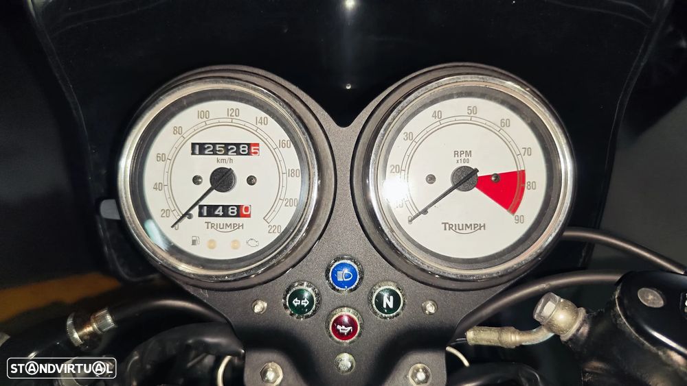 Triumph Thruxton Triumph Thruxton 900 EFI Jet Black - 14