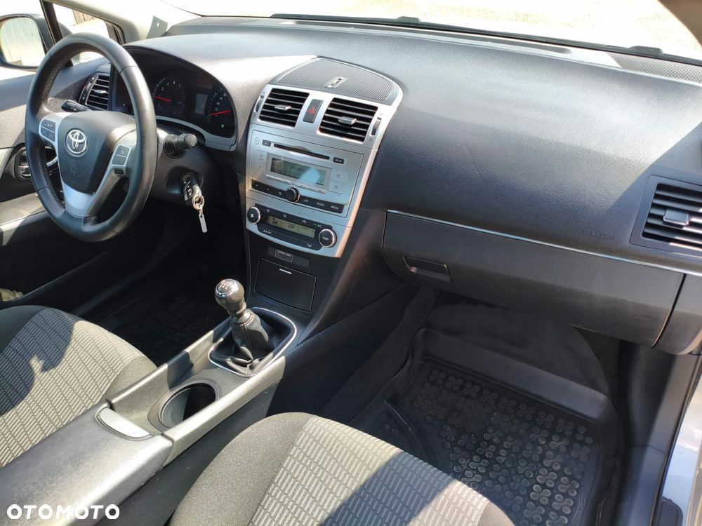 Toyota Avensis 1.8 Active - 6