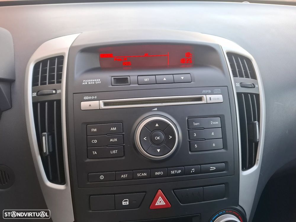 Kia Ceed 1.6 CRDi EX Eco - 12