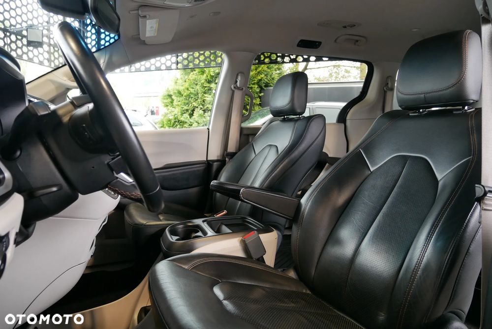 Chrysler Pacifica - 10
