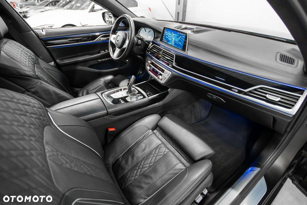 BMW Seria 7 M760Li xDrive - 25