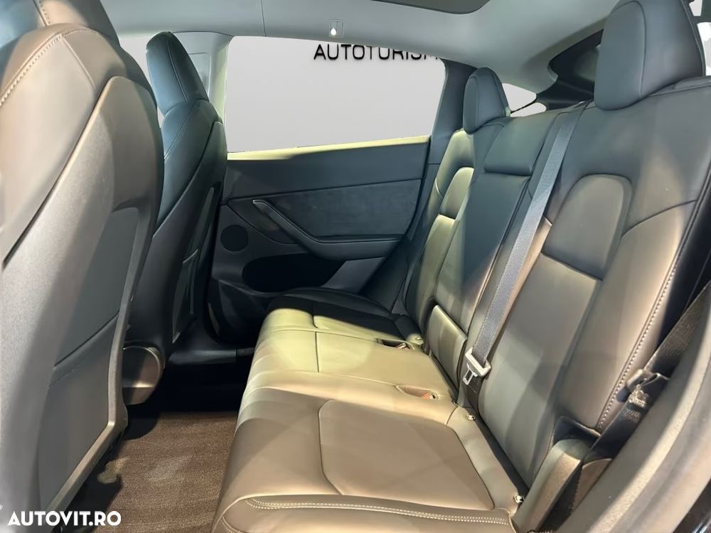 Tesla Model Y Long Range Dual Motor AWD - 6