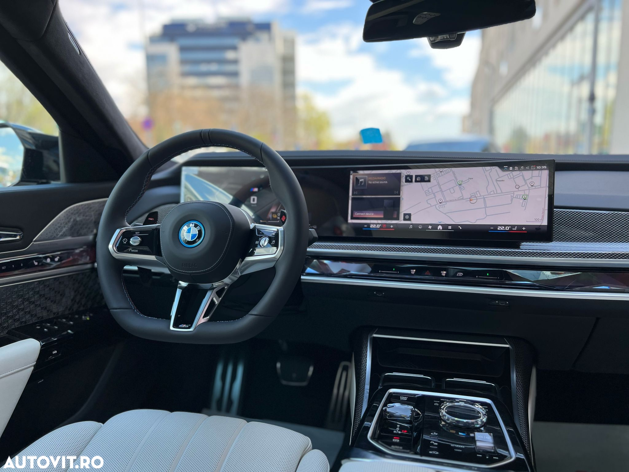 BMW M7 M760e xDrive - 32