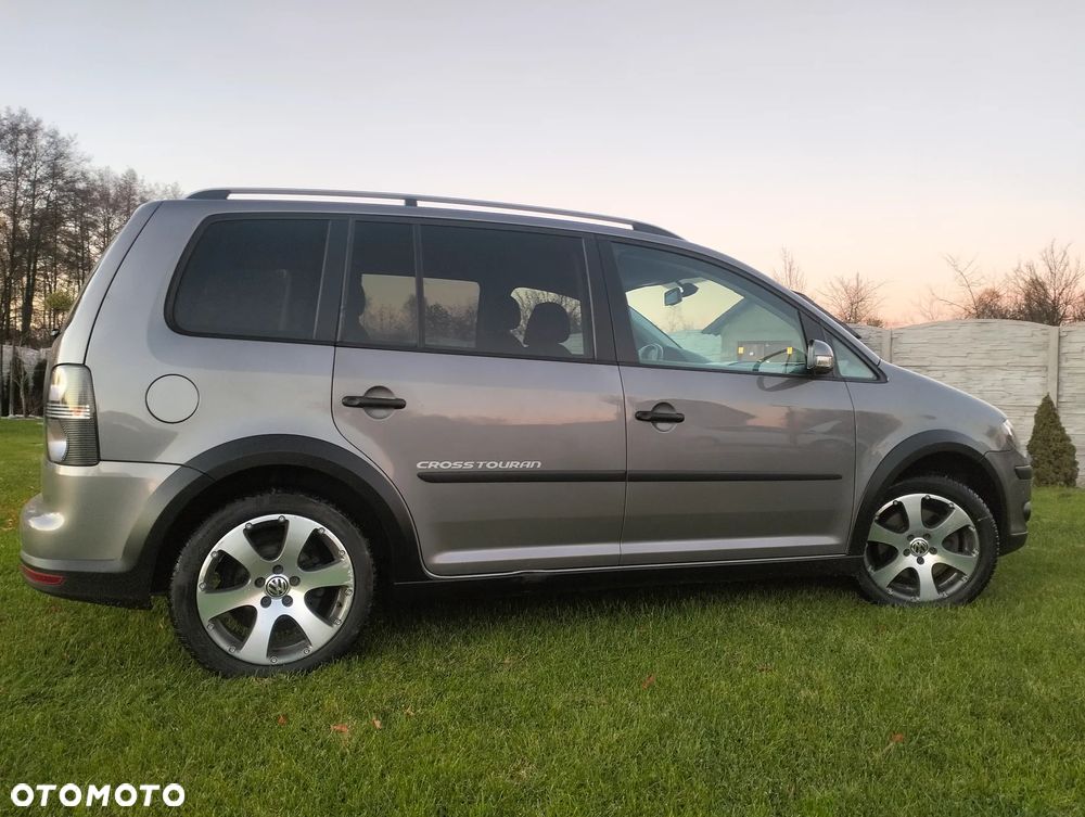Volkswagen Touran 2.0 TDI DPF Cross DSG - 6