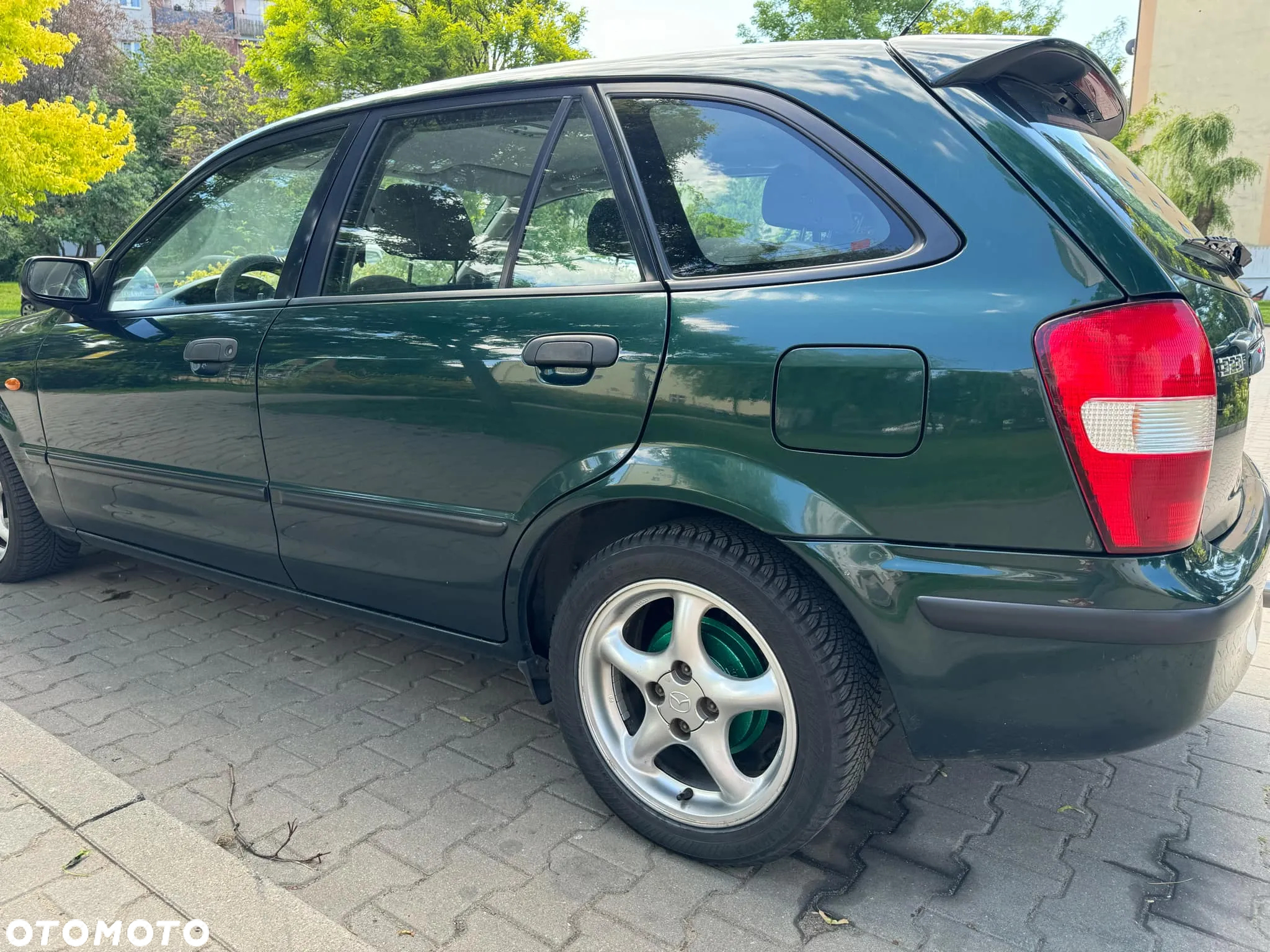 Mazda 323F - 7